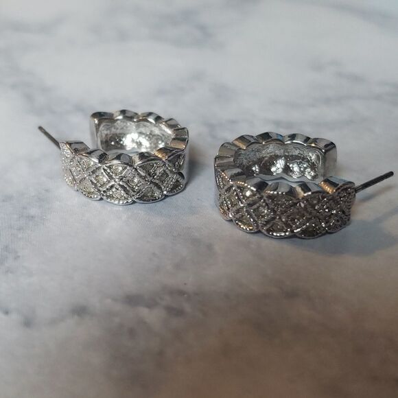 Avon Faux Diamonds Earrings - Picture 1 of 8
